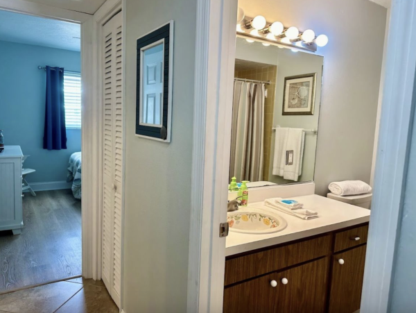 Holmes Beach Vacation end Unit Rental with Gulf View